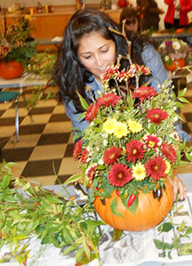 Cedar Mill Garden Club sets the table