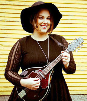 Elke Robitaille