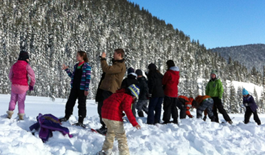 thprd winter kids in snow